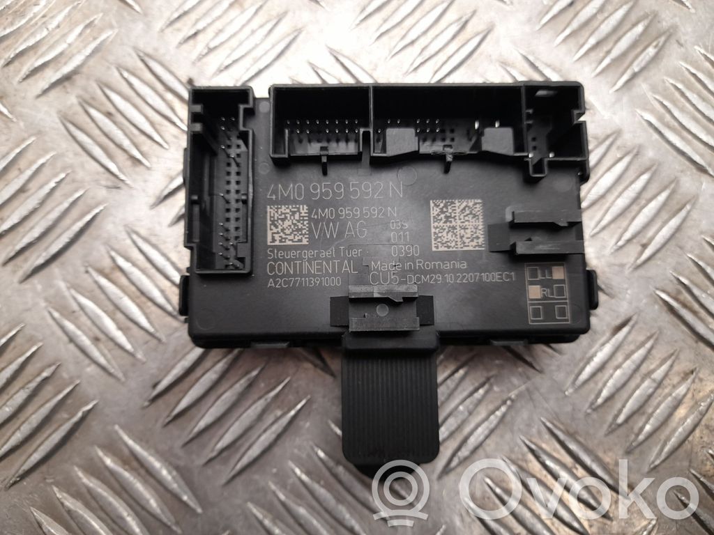 Volkswagen PASSAT B8 Door control unit/module 