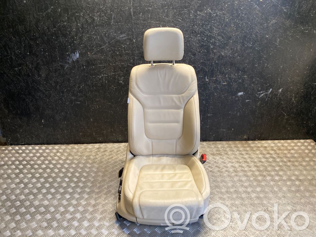 Volkswagen Touareg II Doppio sedile anteriore