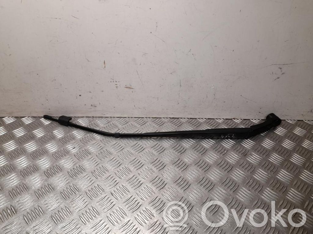 Mazda CX-30 Front wiper blade arm 