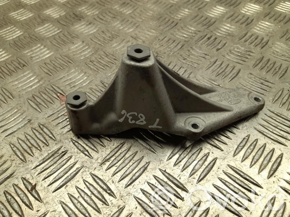 Ford Focus Engine mounting bracket 