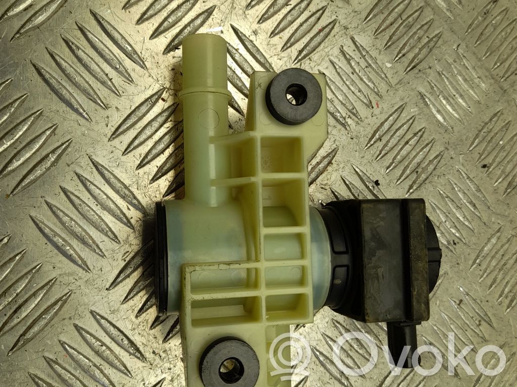 Volkswagen PASSAT B8 Régulateur de pression de carburant 