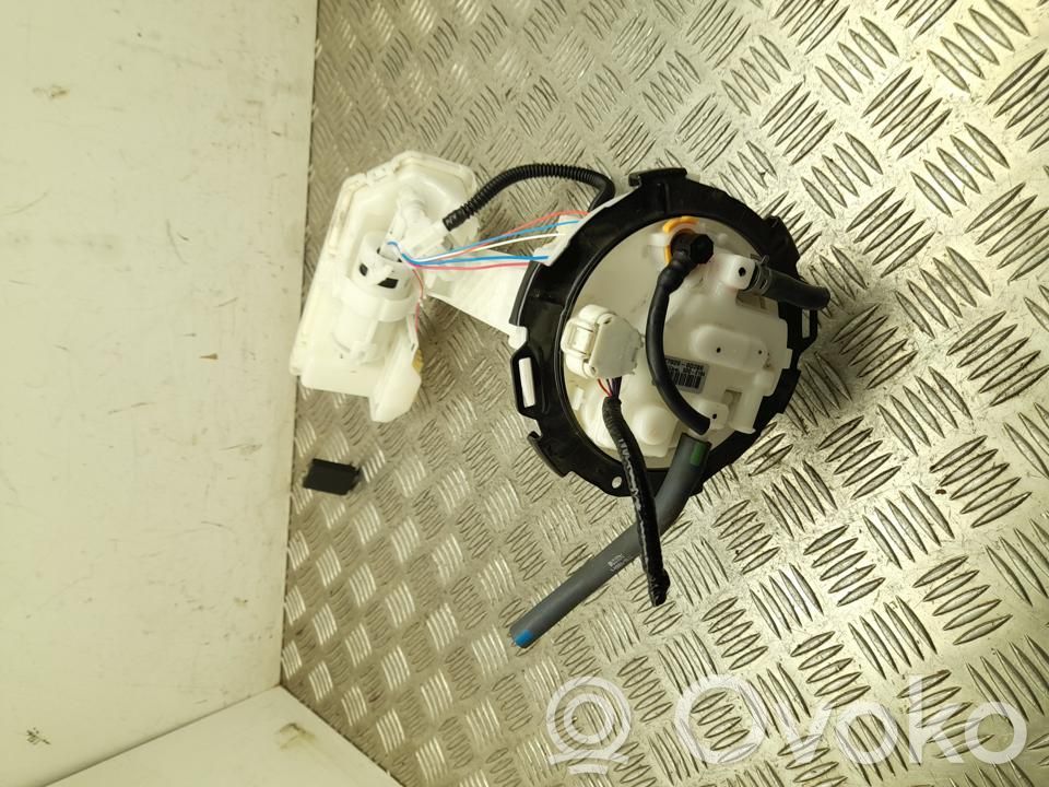 Toyota Yaris Cross Bomba interna de combustible 