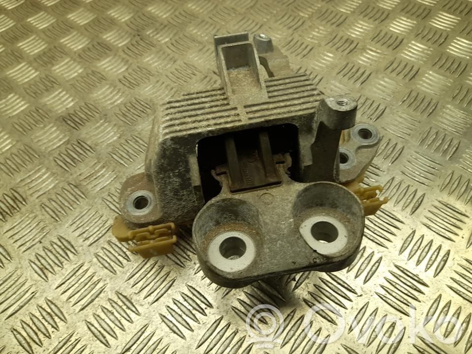 Opel Astra K Engine mount bracket 