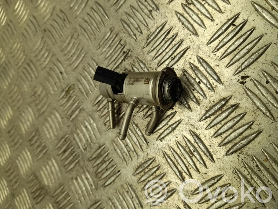 Mercedes-Benz B W247 Inyector de combustible 