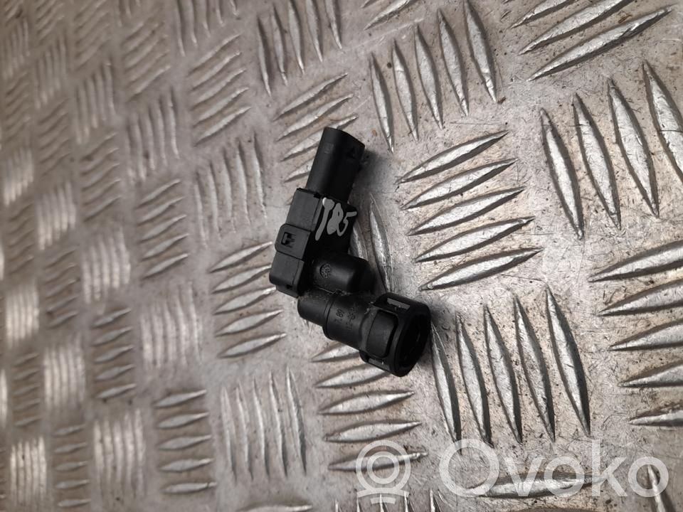 Volkswagen PASSAT B8 Fuel pressure regulator 