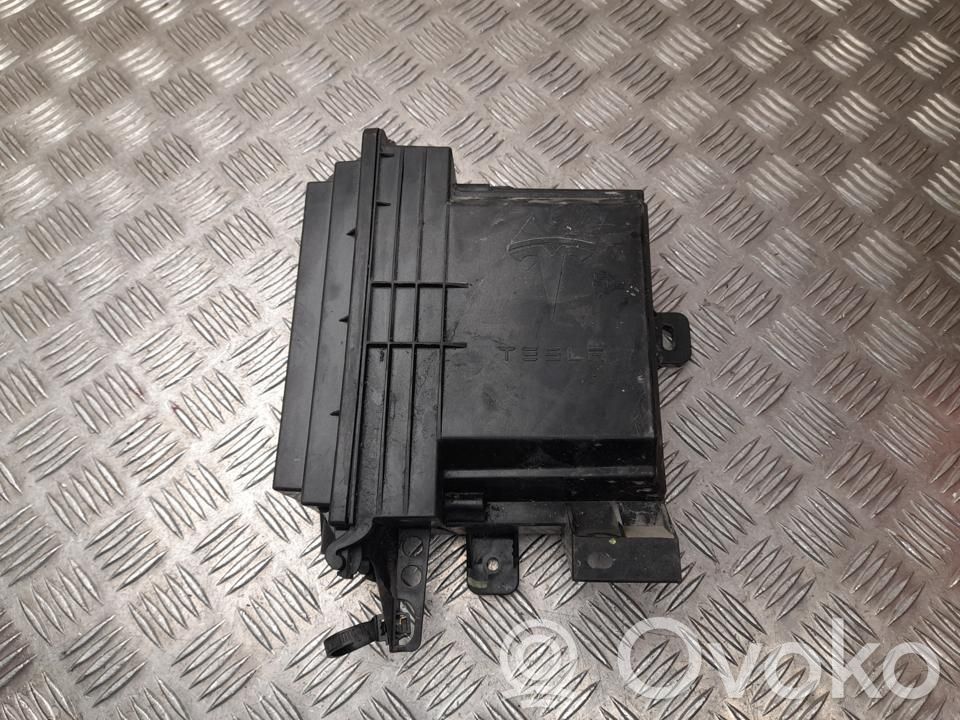 Tesla Model X Saugiklių dėžė (komplektas) 