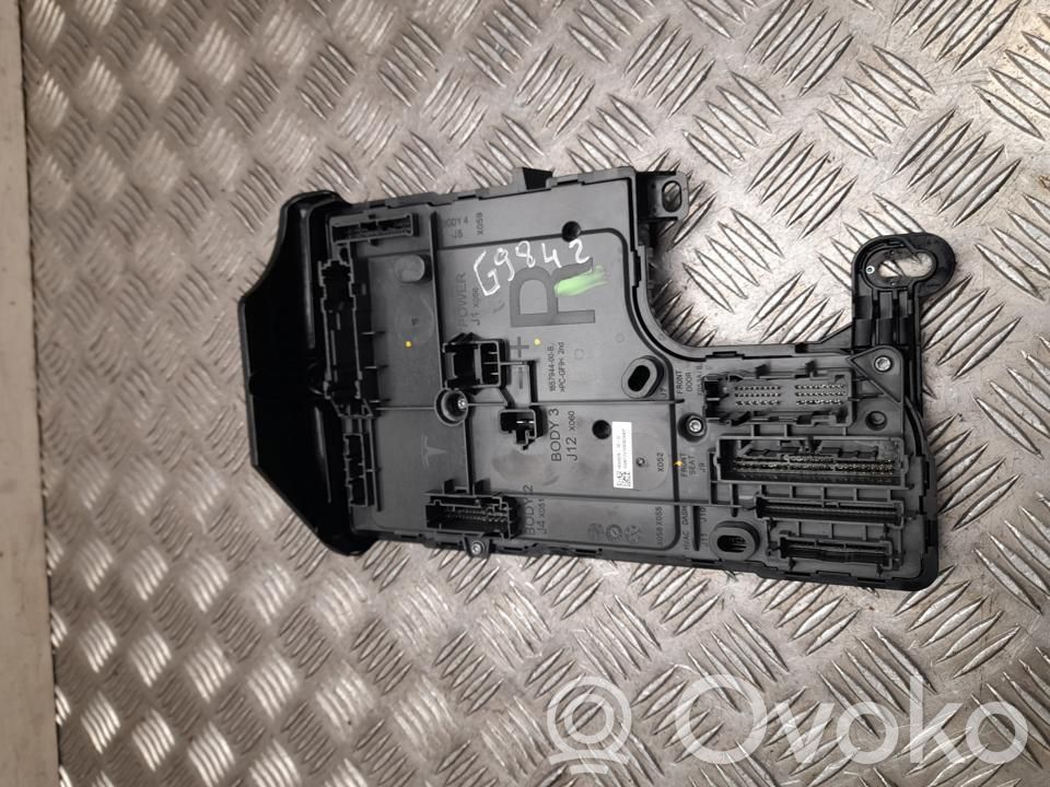 Tesla Model 3 Durvju vadības bloks 