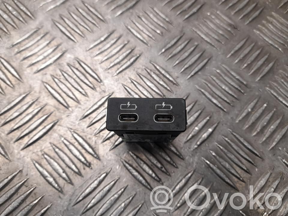 BMW i4 USB socket connector 