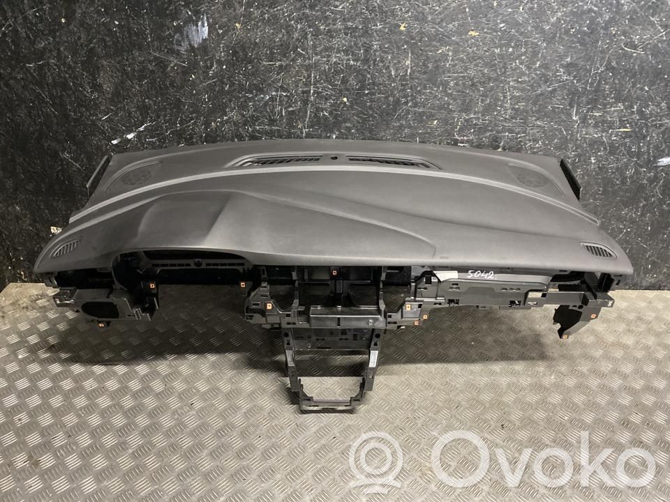 Opel Astra K Panelė 