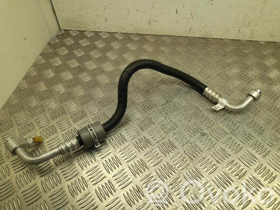 BMW i4 Ilmastointilaitteen putki (A/C) 