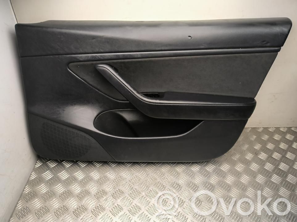 Tesla Model 3 Boczki / Poszycie drzwi przednich 