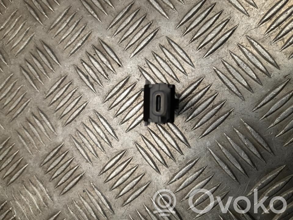 Toyota C-HR II Enchufe conector USB 