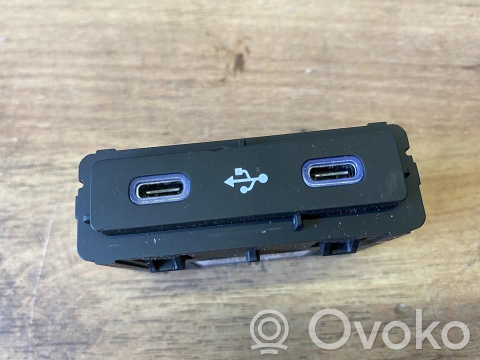 Renault Austral USB-pistokeliitin 