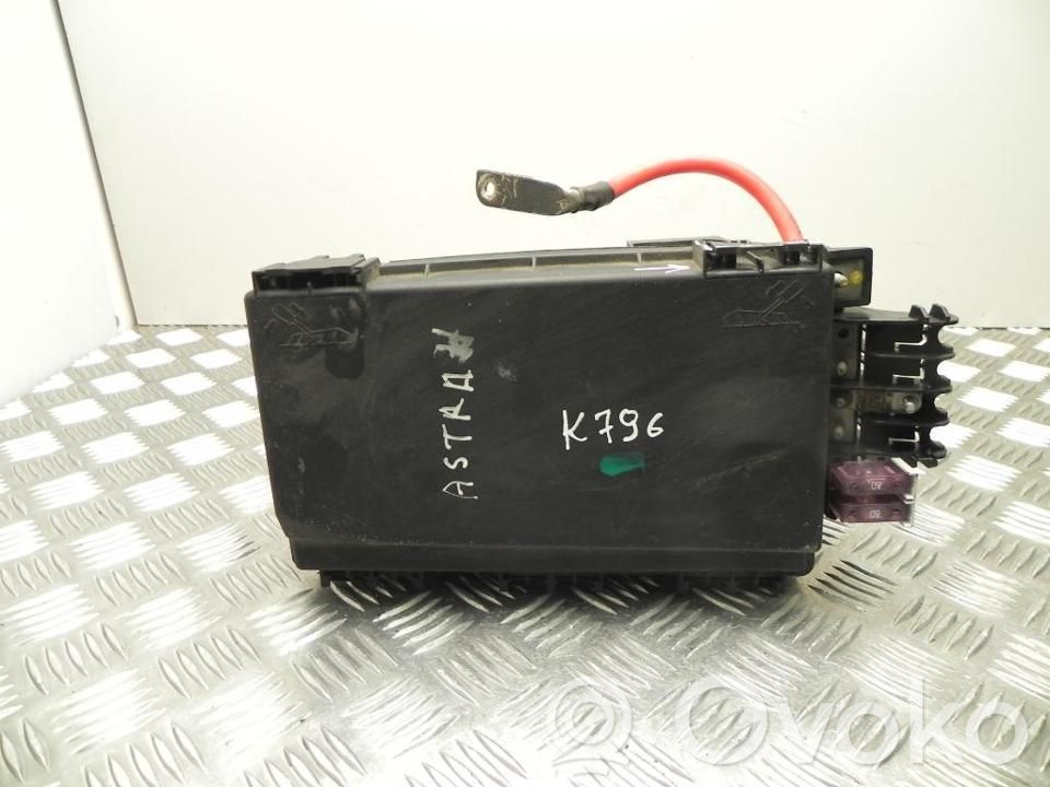 Opel Astra H Juego de caja de fusibles 