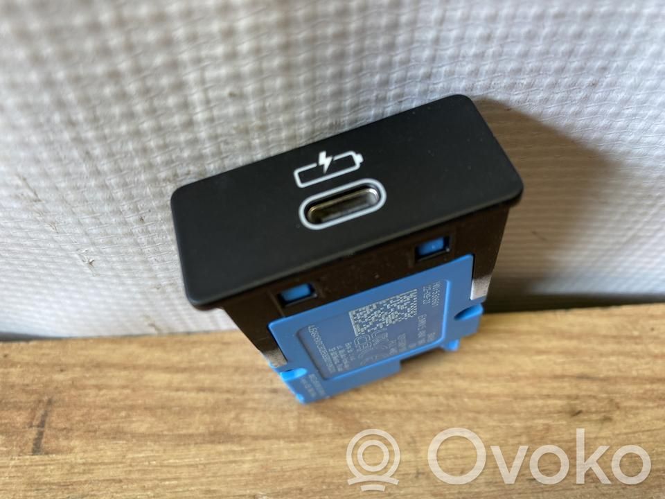 BMW iX3 G08 USB socket connector 