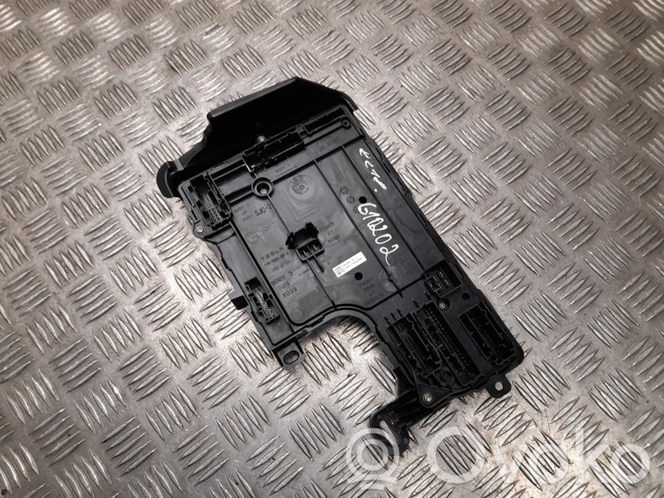Tesla Model 3 Komforto modulis 