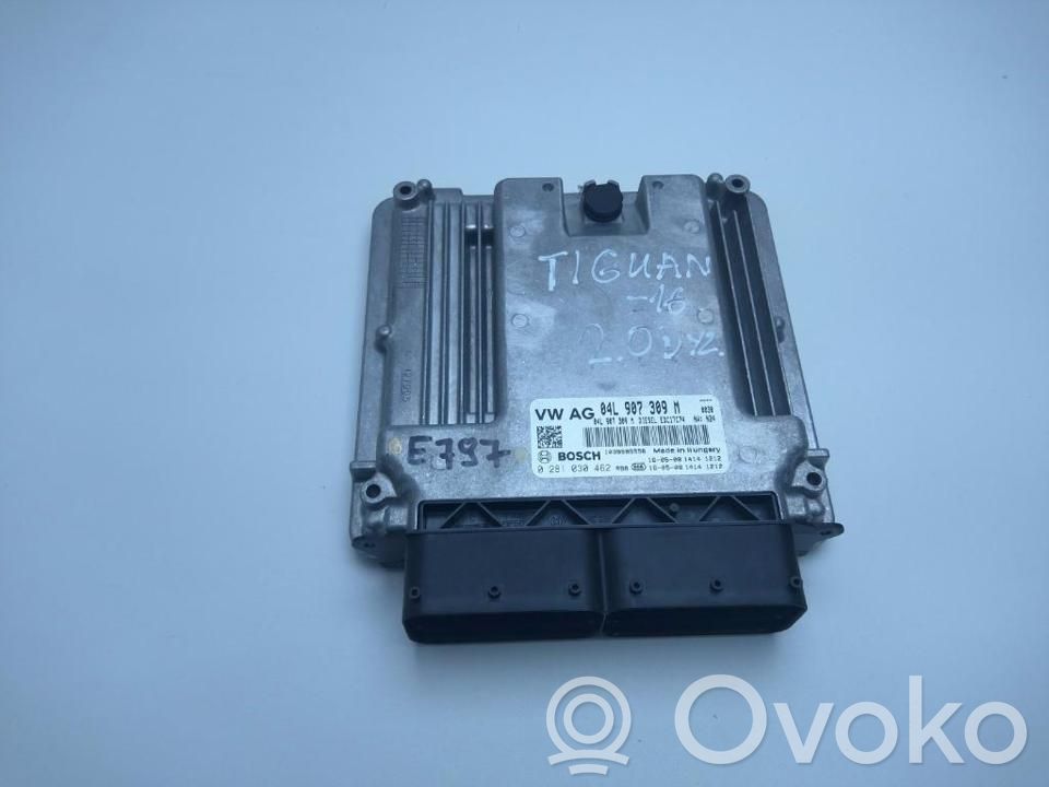Volkswagen PASSAT B8 Engine control unit/module 