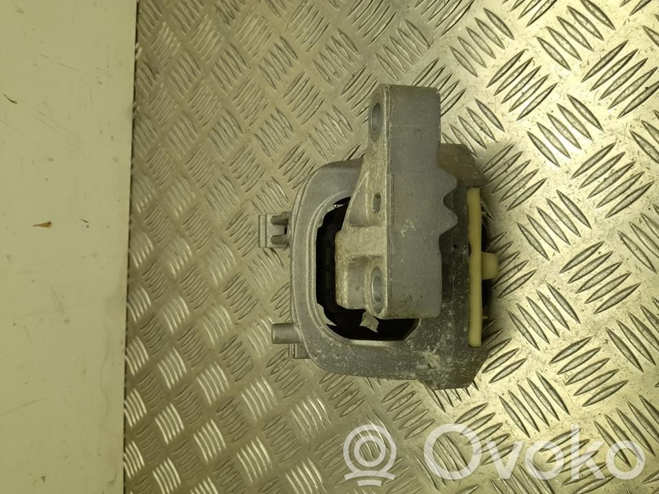 Volkswagen Polo VI Engine mount bracket 