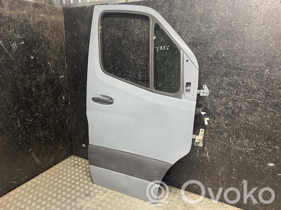 Mercedes-Benz Sprinter W907 W910 Porte avant