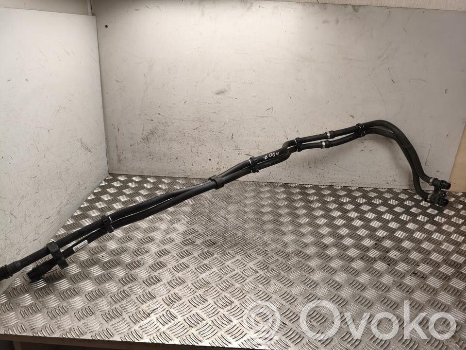 BMW 5 G60 G61 Moottorin vesijäähdytyksen putki/letku 