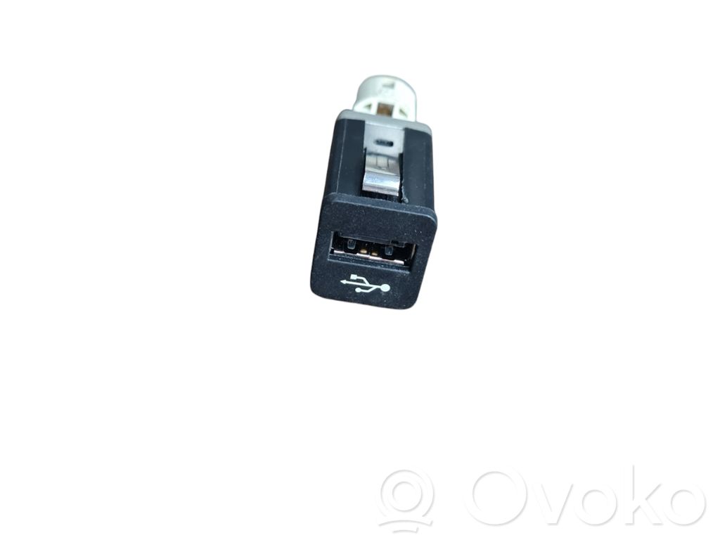 BMW 7 F01 F02 F03 F04 USB socket connector 