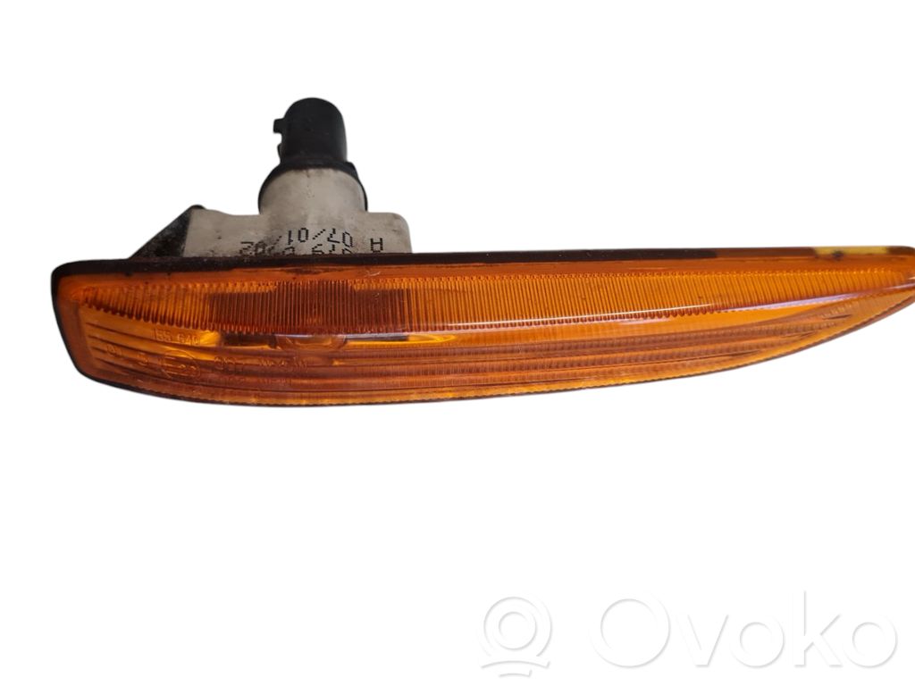 Front fender indicator light   8379686