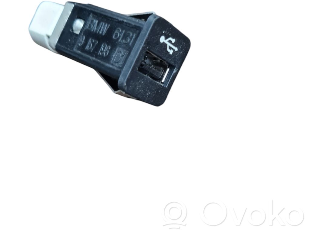 BMW 7 F01 F02 F03 F04 USB socket connector 