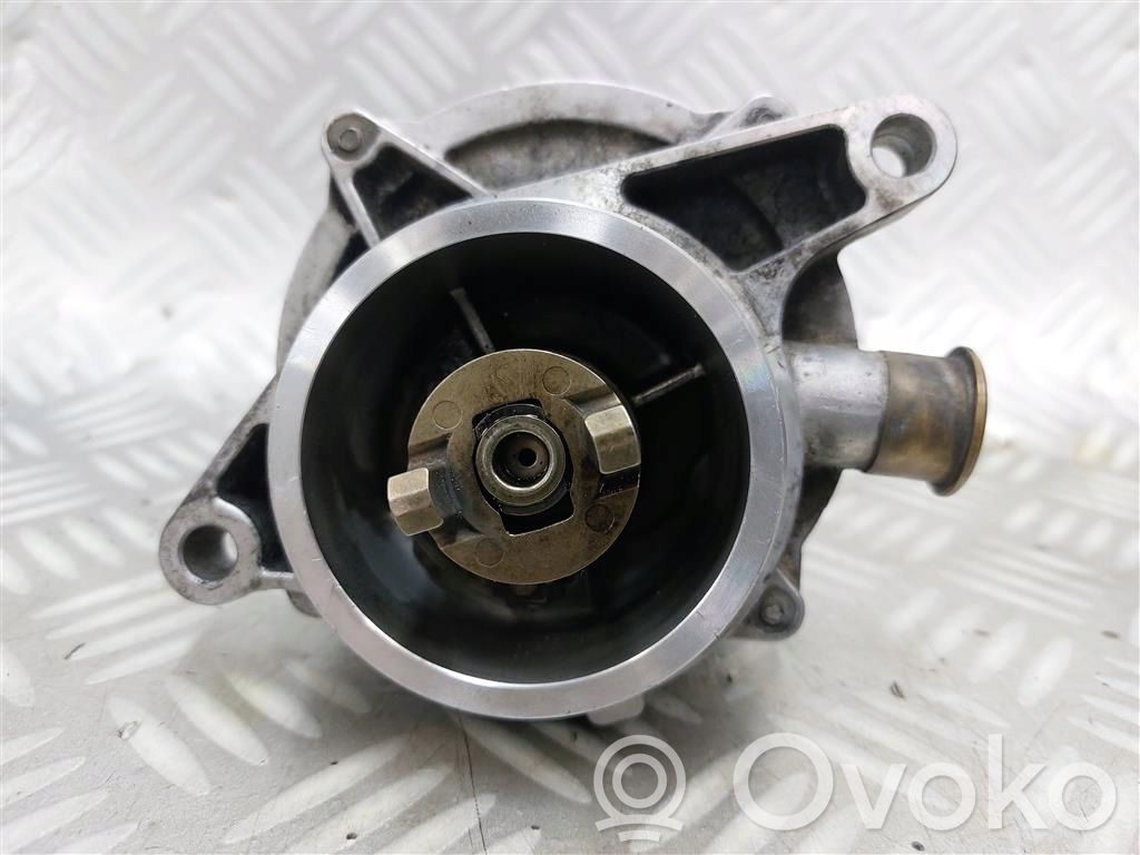 BMW 7 E65 E66 Vacuum pump 