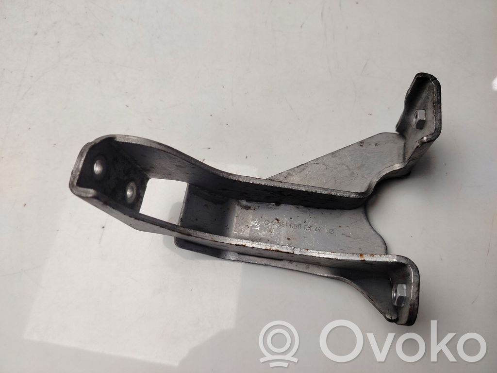 Mercedes-Benz E W212 Engine mounting bracket 