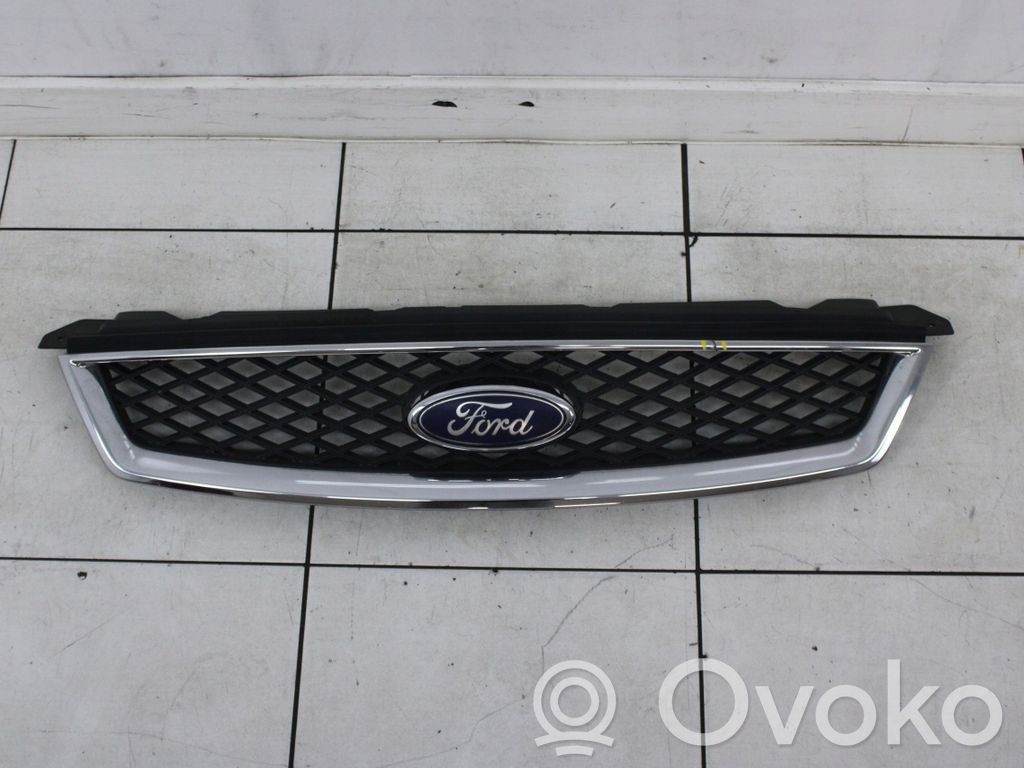 Ford Focus ST Etupuskurin ylempi jäähdytinsäleikkö 