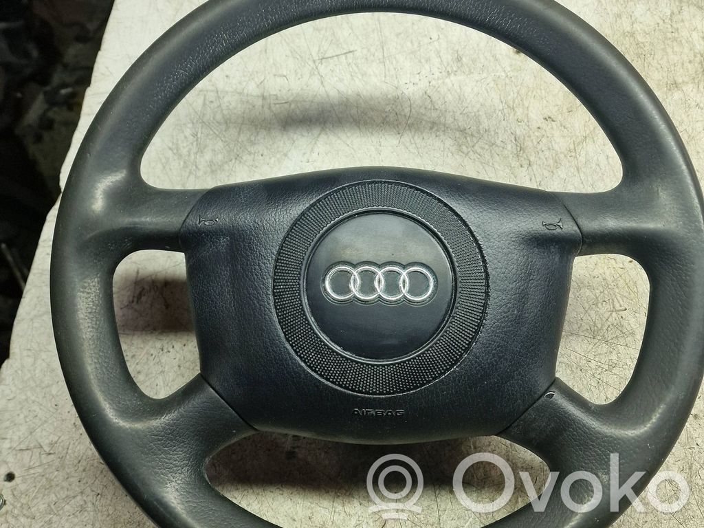 Audi A4 S4 B5 8D Ohjauspyörä 