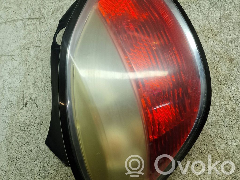 Opel Astra H Aizmugurējais lukturis virsbūvē 