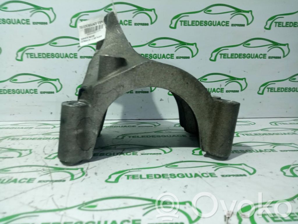 Citroen C3 Engine mount bracket 