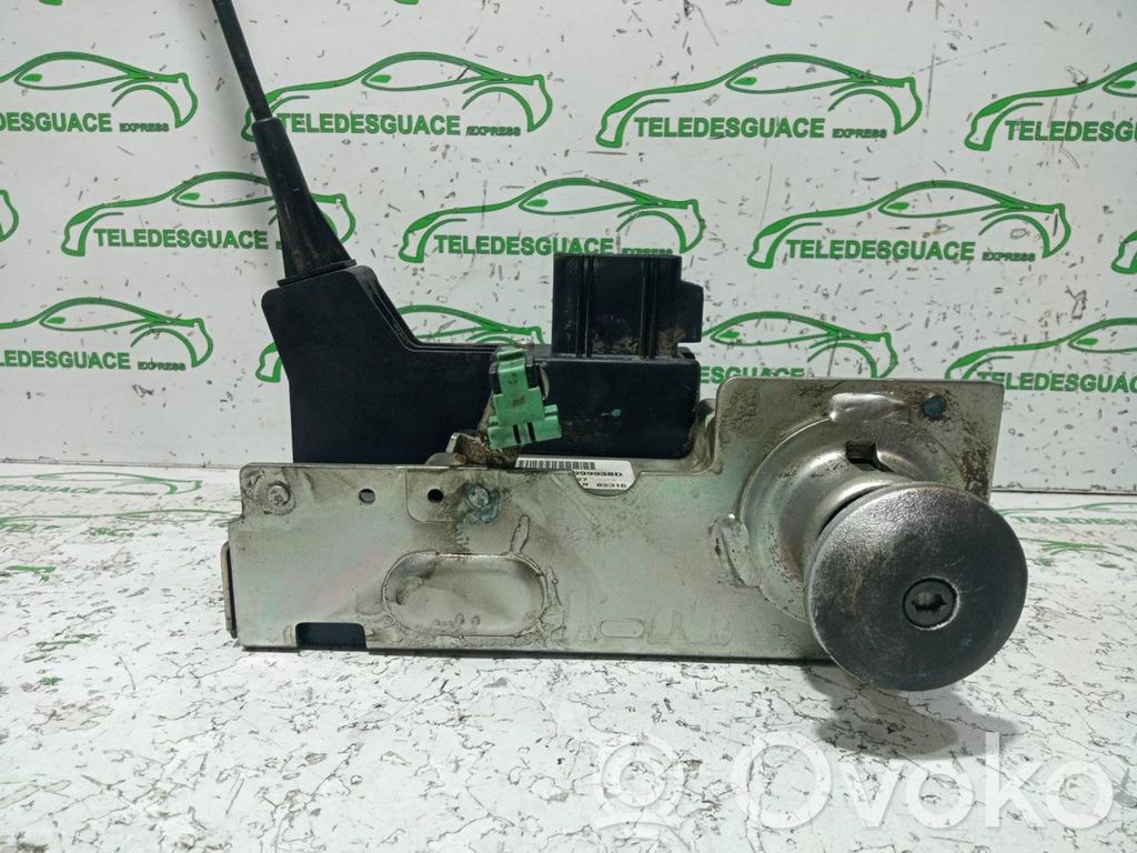 Ford Transit -  Tourneo Connect Priekšpusē slēdzene 