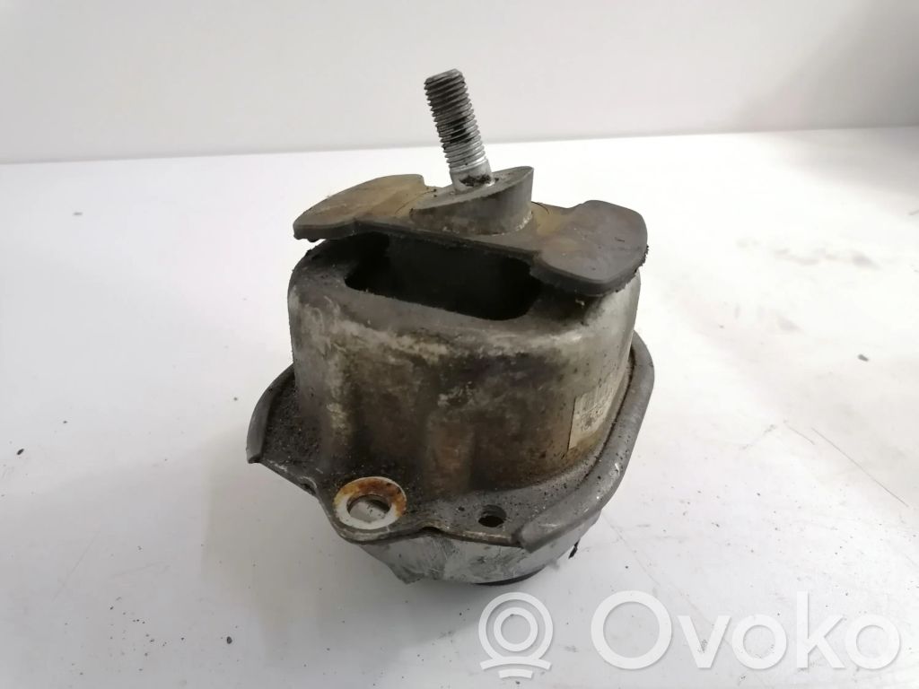 Engine mount bracket   6780260