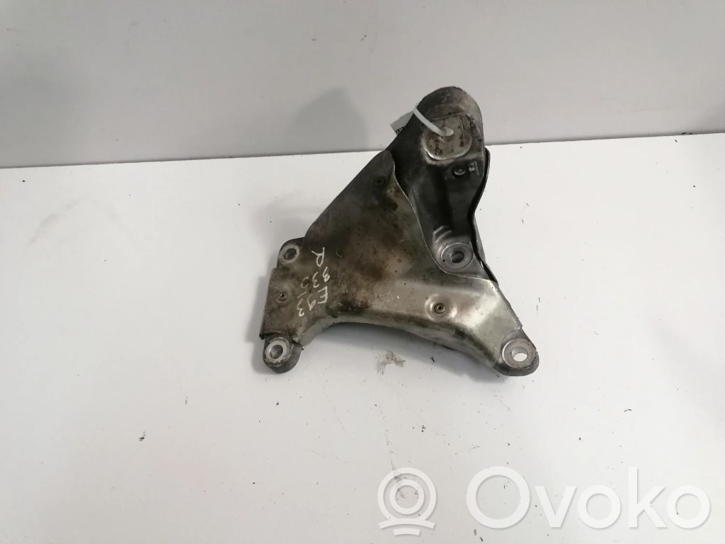 BMW 3 E90 E91 Engine mounting bracket 