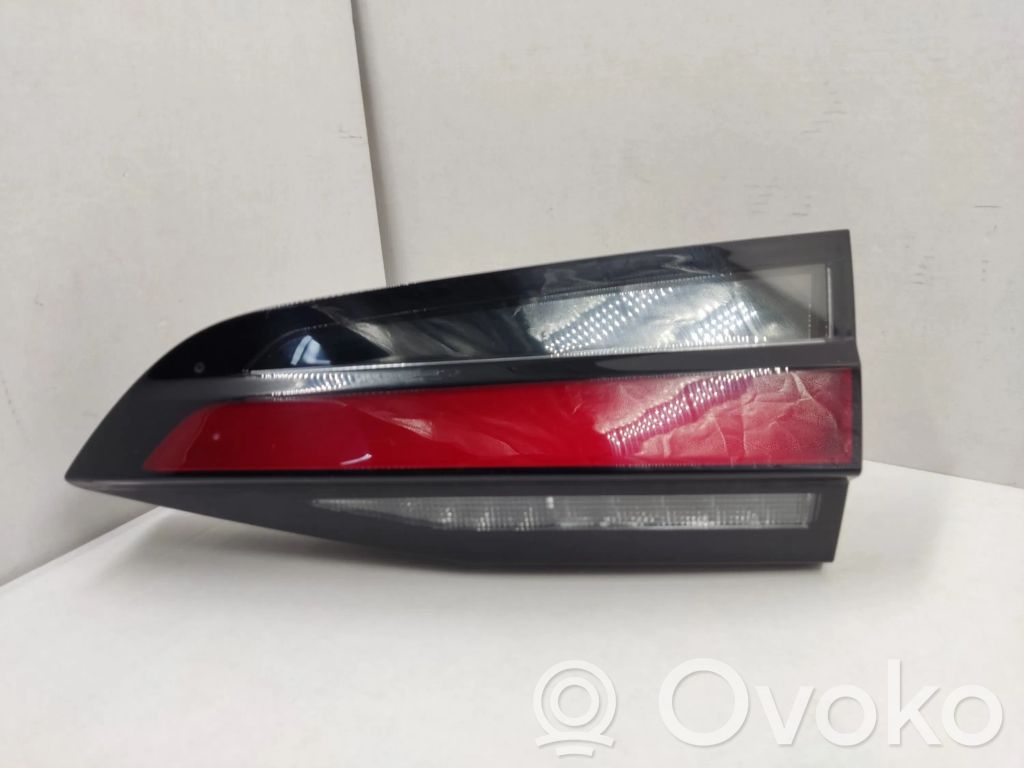 BMW 2 Active Tourer U06 Lampy tylnej klapy bagażnika 