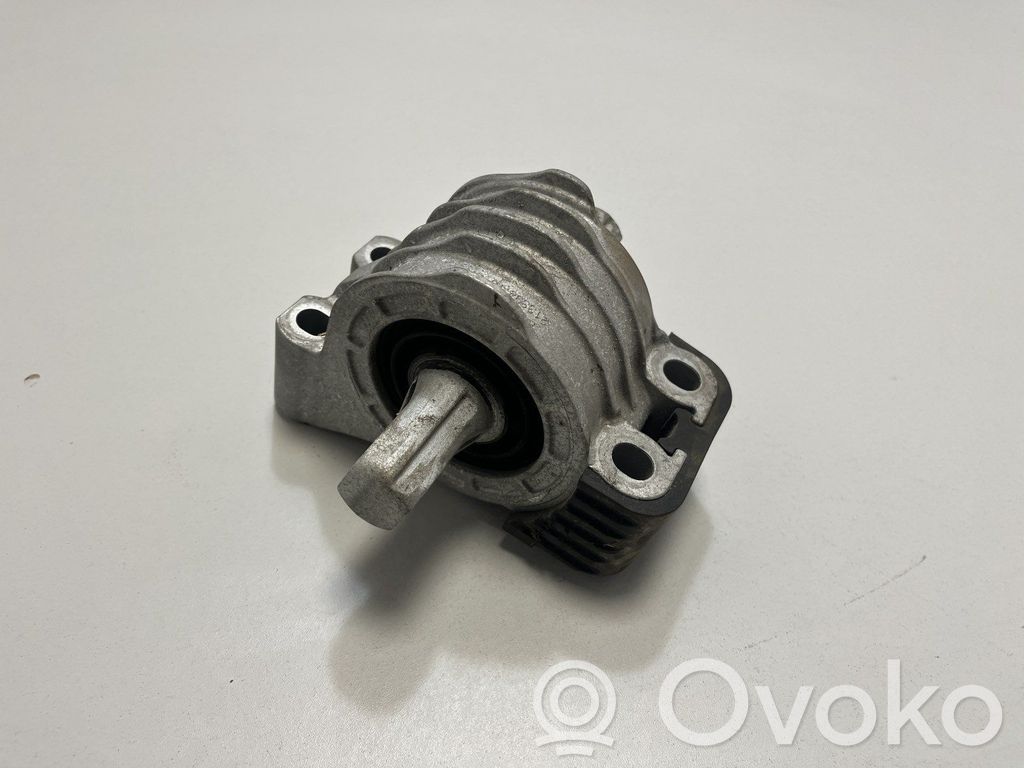Engine mounting bracket   8742123,8839478
