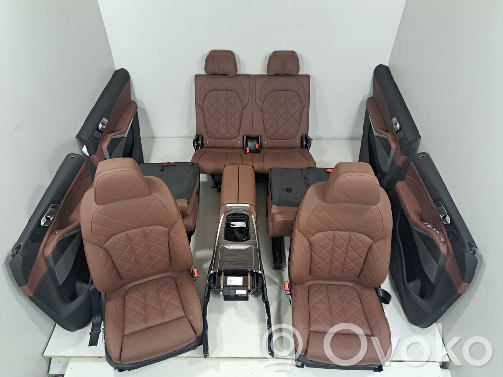 BMW X7 G07 Tapicerka / Komplet 