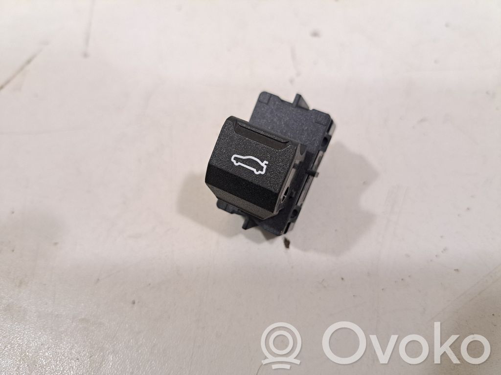 BMW 2 Active Tourer U06 Tailgate/boot open switch button 