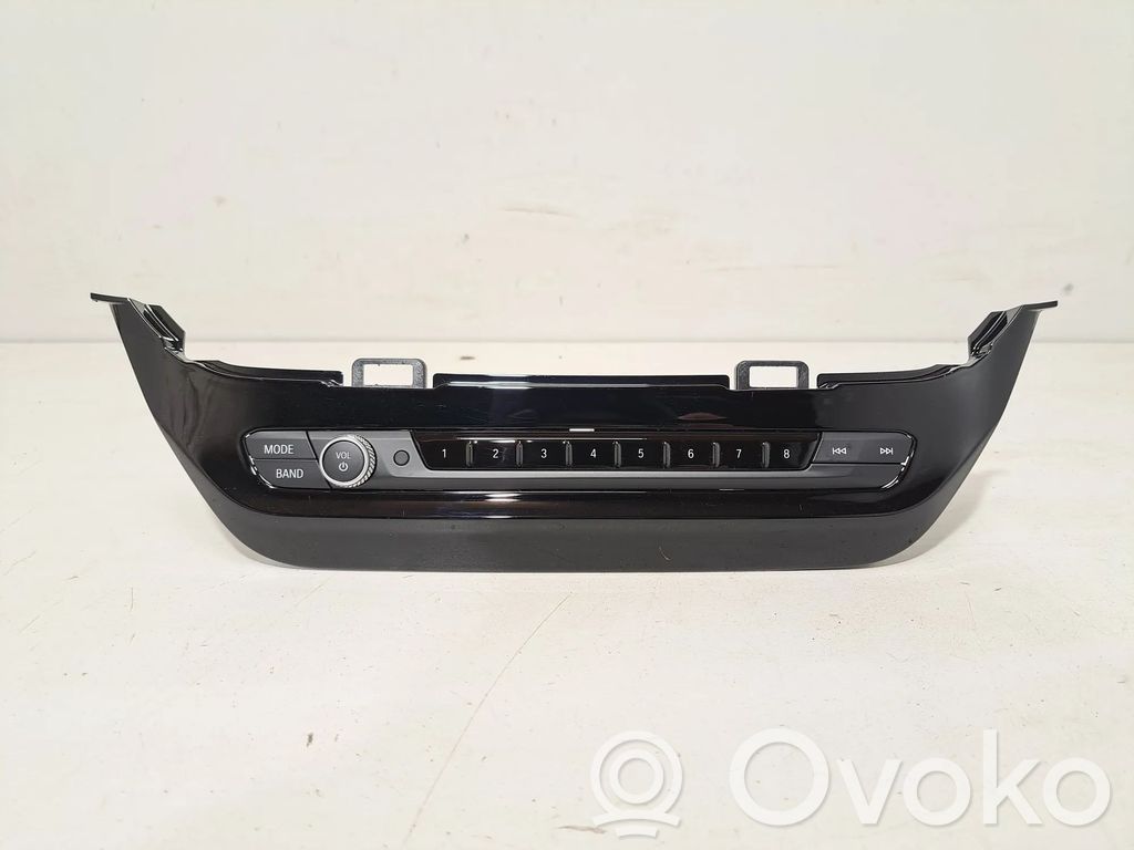BMW X4 G02 Garso reguliavimo jungtukas 