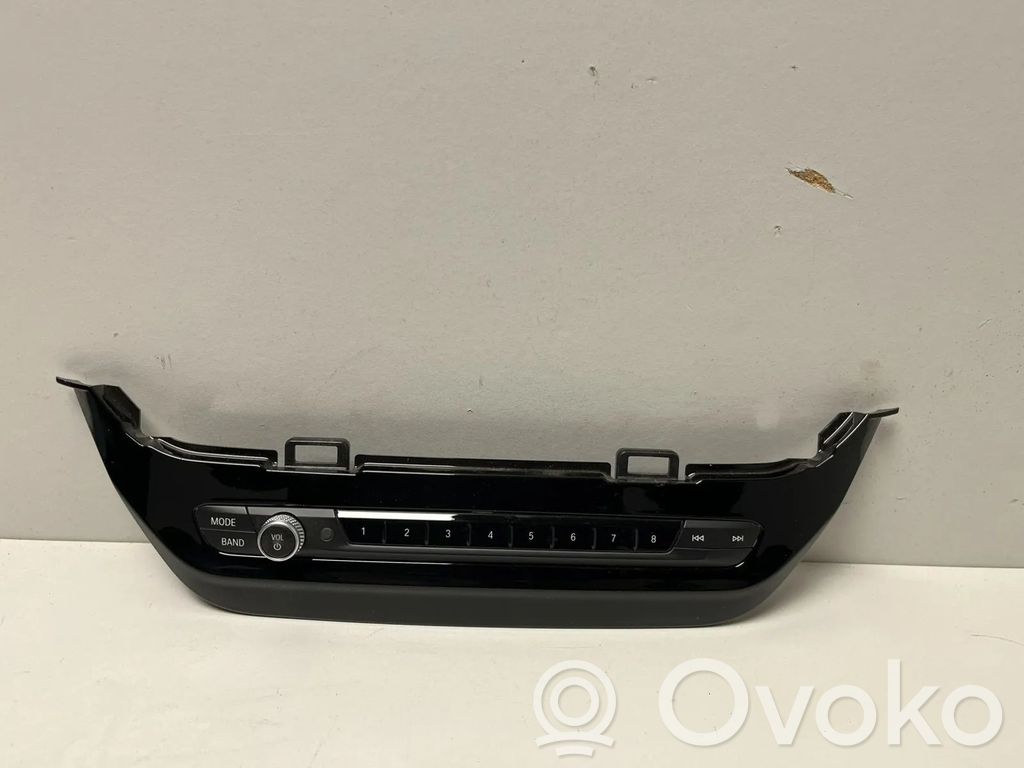 BMW X3 G01 Garso reguliavimo jungtukas 