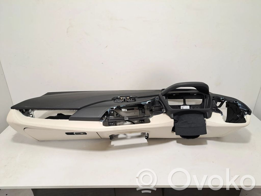 BMW i8 Kojelauta 
