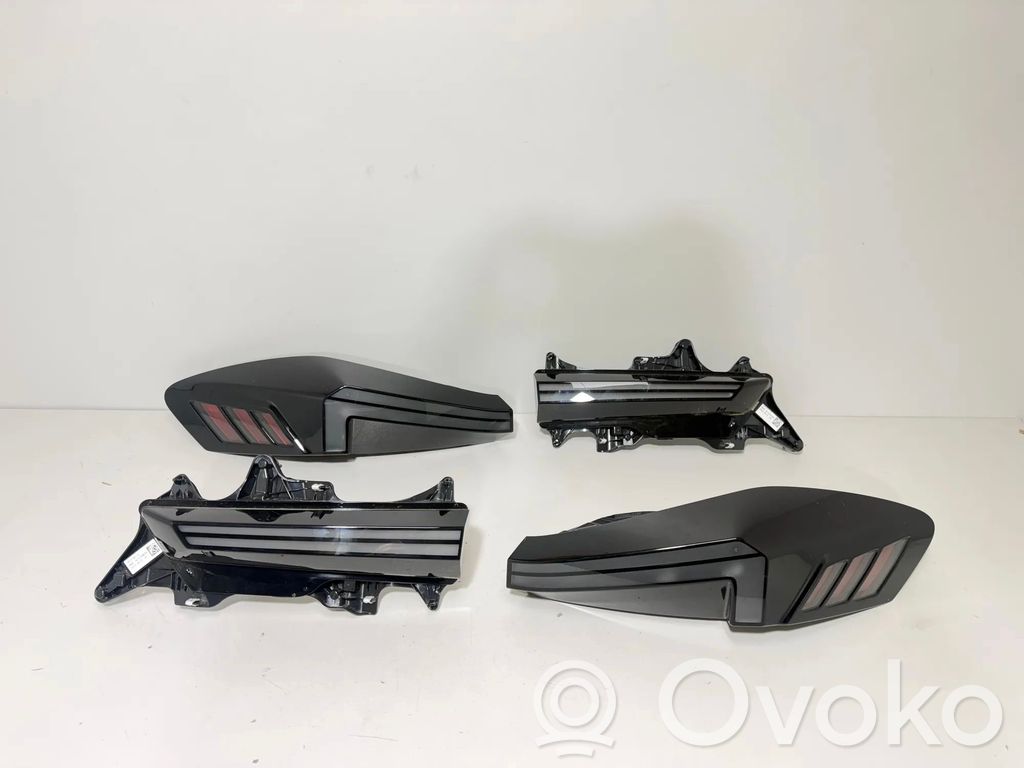 BMW XM Комплект задних фонарей 