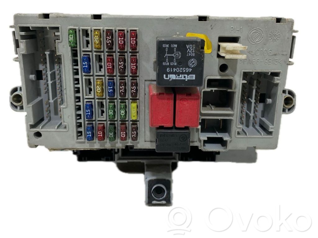 Fiat Punto (188) Ramka / Moduł bezpieczników 