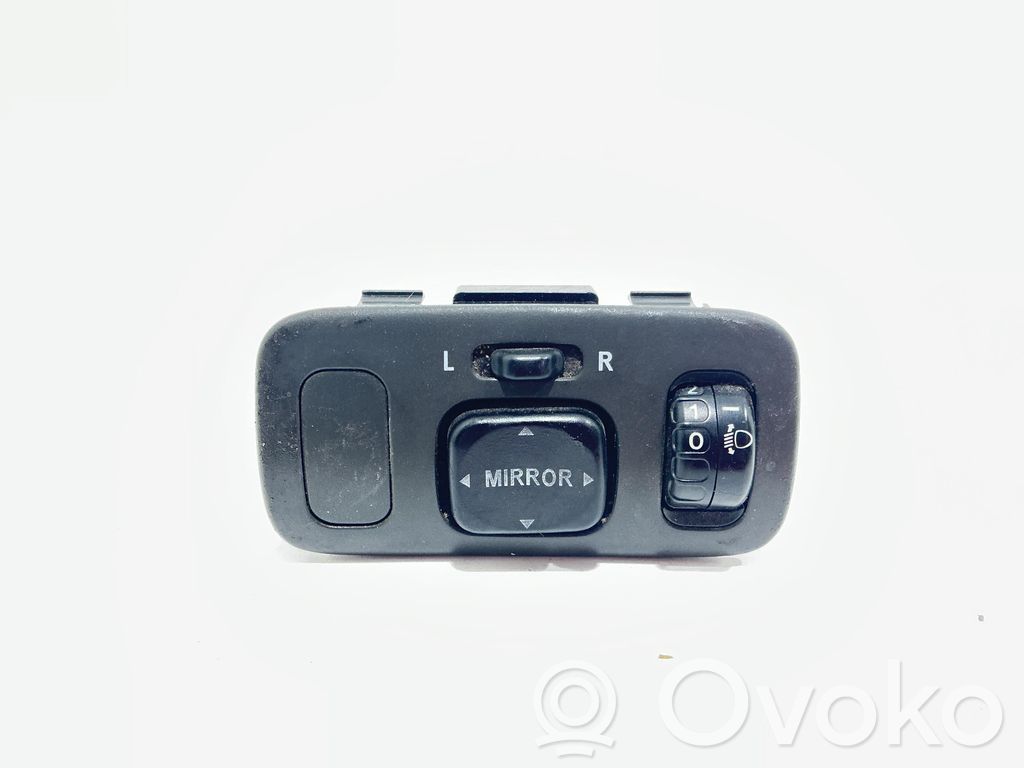 Toyota Yaris Wing mirror switch 