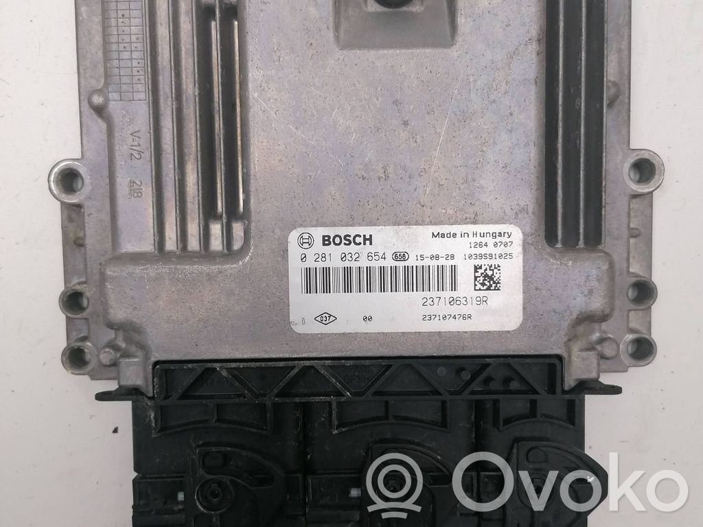 Renault Clio IV Engine control unit/module 