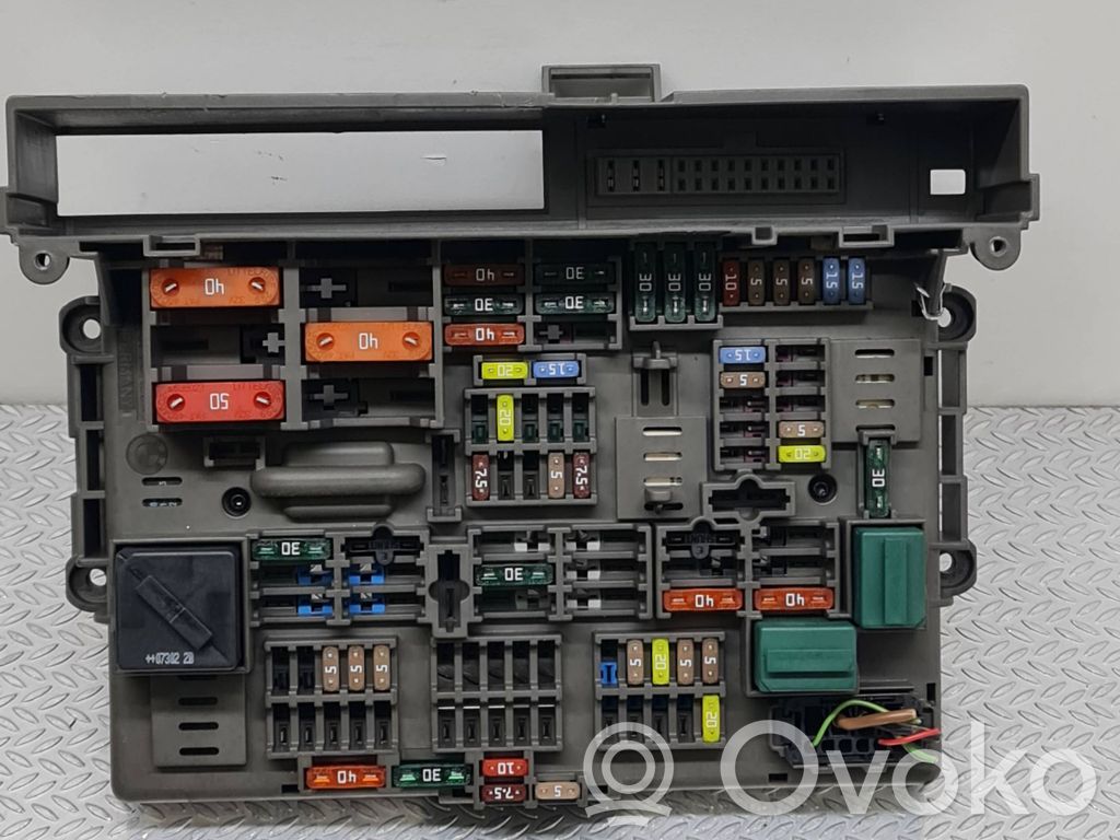 BMW 1 E81 E87 Fuse module 