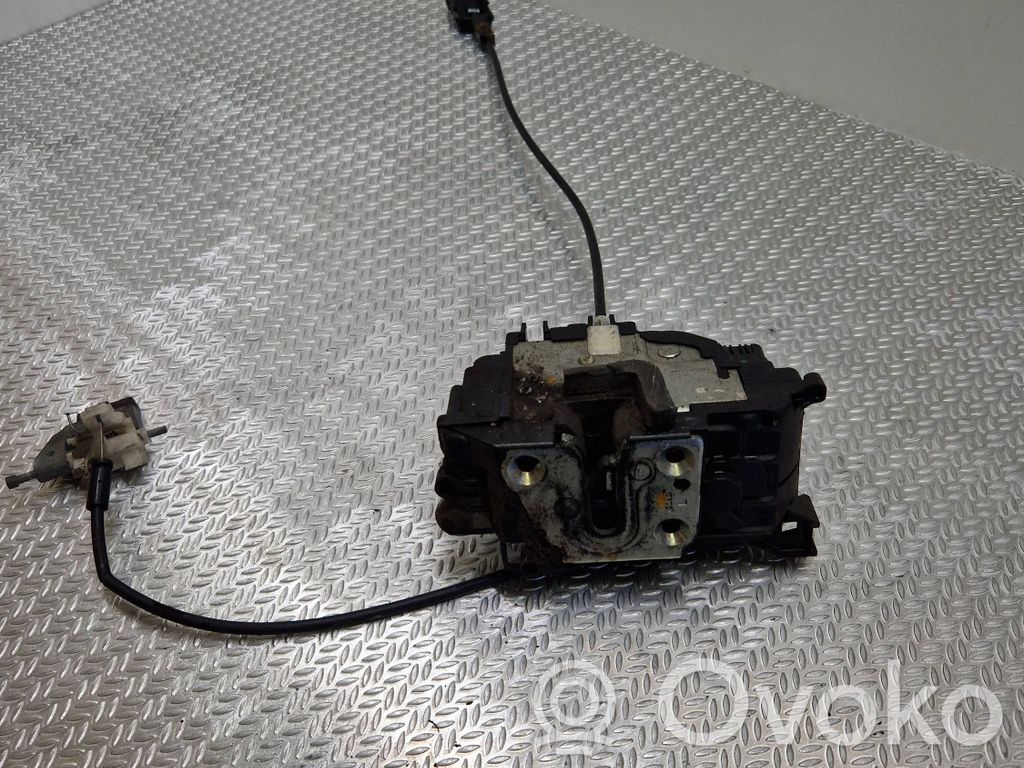 Renault Clio III Front door lock 