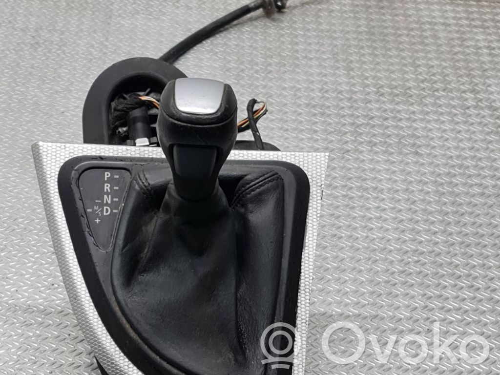 BMW 1 E82 E88 Pavarų perjungimo mechanizmas (kulisa) 